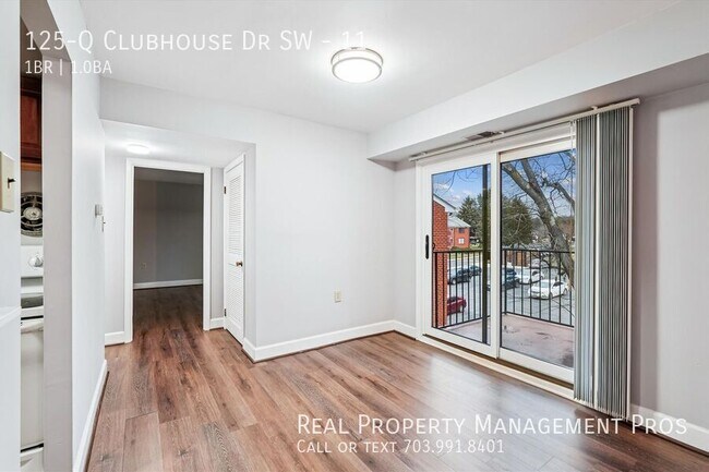 Building Photo - 125 Clubhouse Dr SW