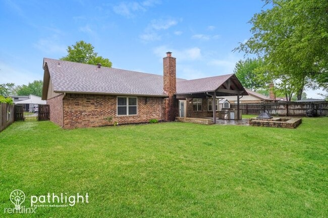Building Photo - 3 br, 2 bath House - 2640 W Dallas Street ...