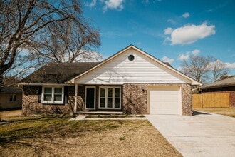 Building Photo - Move-In Ready! 3-Bed Home with Spacious Backyard