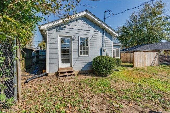 Building Photo - 1411 10th Ave N