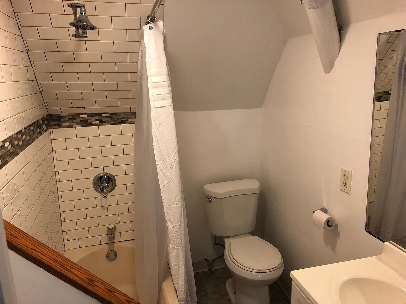 Building Photo - 1741 N Farwell Ave