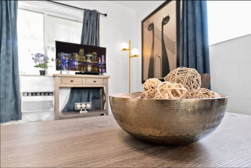 Building Photo - 1023 NW 23rd Ave