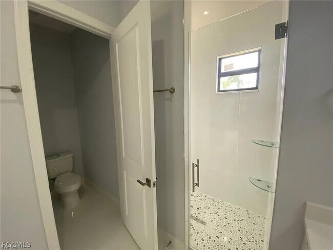 Building Photo - 3738 SE Santa Barbara Pl