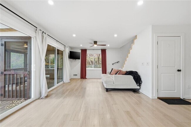 Building Photo - 2130 Cove Trail