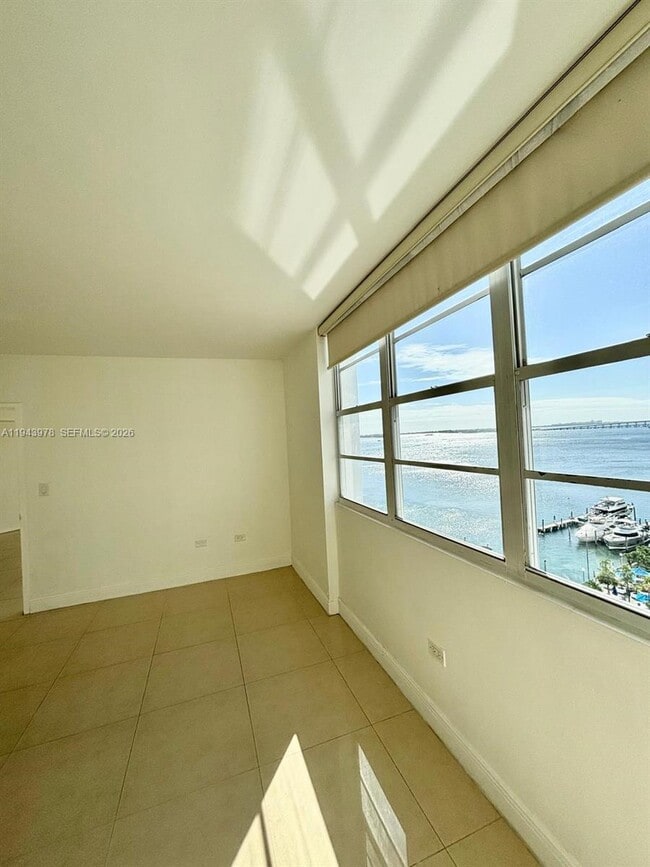 Building Photo - 801 Brickell Bay Dr