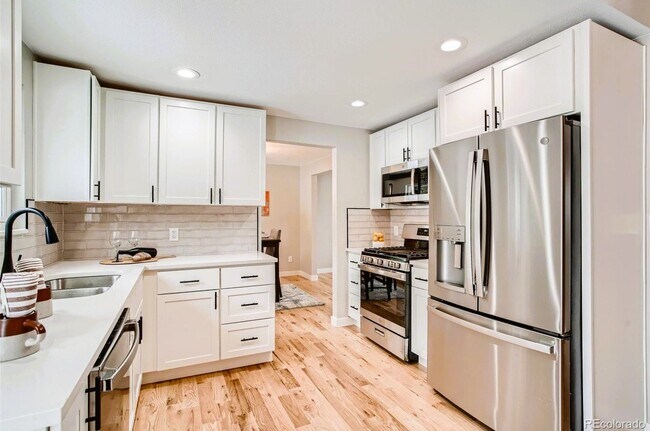 Building Photo - 30150 Stagecoach Blvd