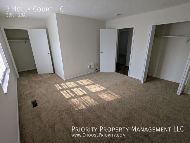 Building Photo - 3 Holly Ct