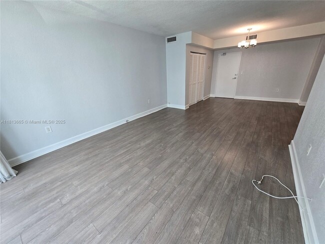 Building Photo - 7501 E Treasure Dr