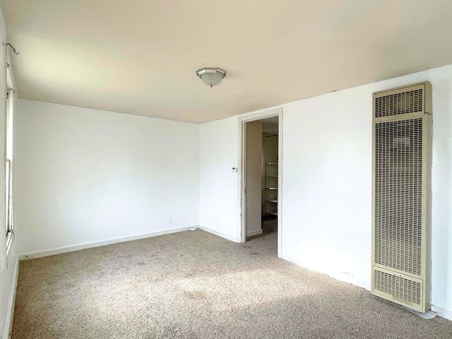 Building Photo - One Bedroom House with basement
