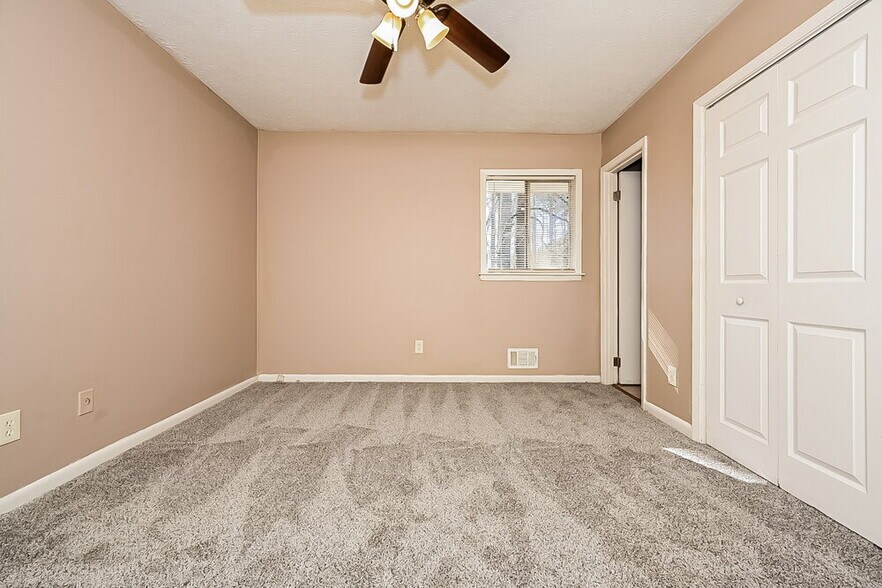 Building Photo - 10192 Port Royal Ct