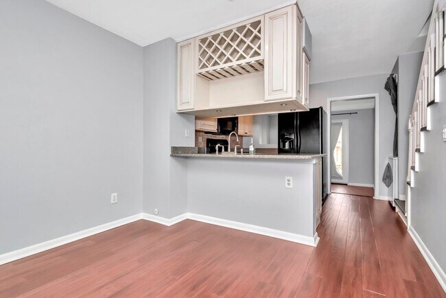 Building Photo - South Tampa 2 Bedroom w/ Office 2 Bathroom Townhome