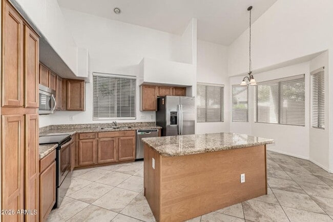 Building Photo - 8760 W Augusta Ave