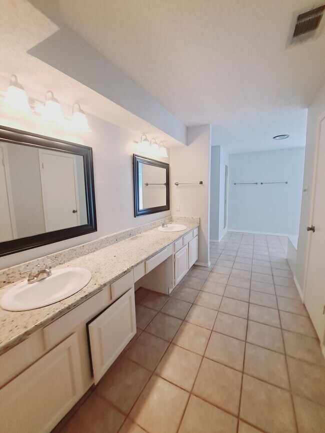 Building Photo - Amazing 3/2/2 in Bent Tree West Available ...