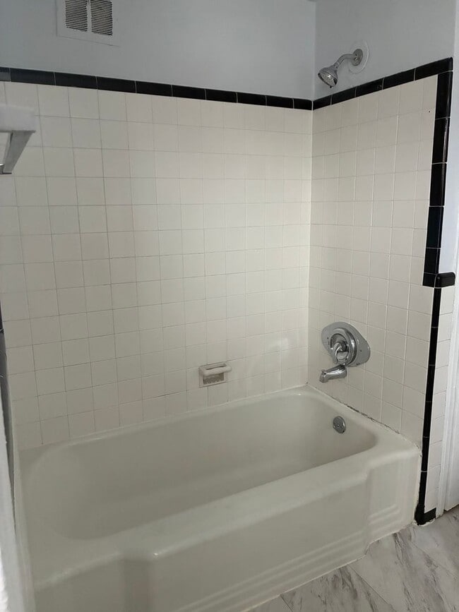 Building Photo - 3 Bed Townhome - Chester, PA