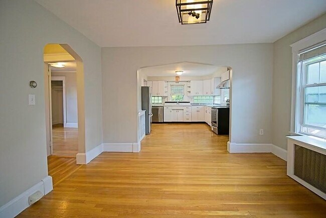 Building Photo - 33 Estabrook Rd