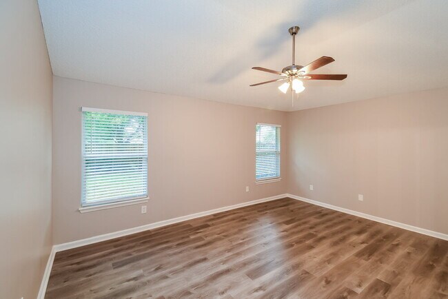 Building Photo - 391 Meadowlark Ln