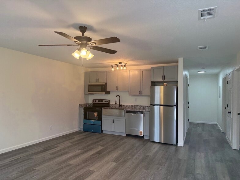 Building Photo - 239 Hartfield Rd