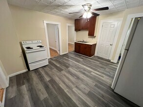 Building Photo - 23-25-25 Dale St