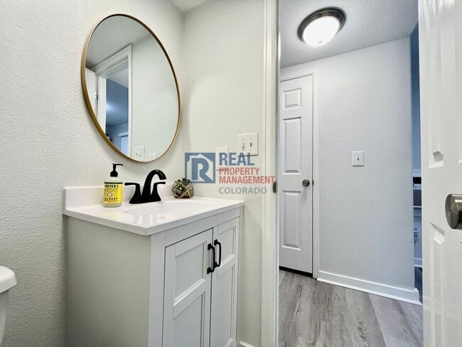 Building Photo - 940 W 133rd Cir