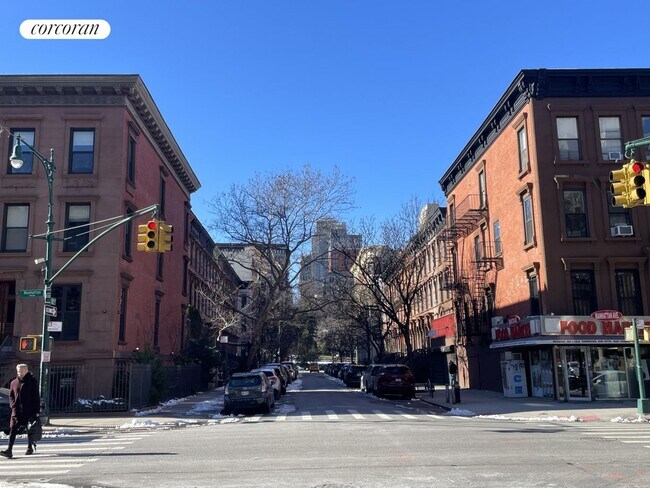 Building Photo - 506 Manhattan Ave