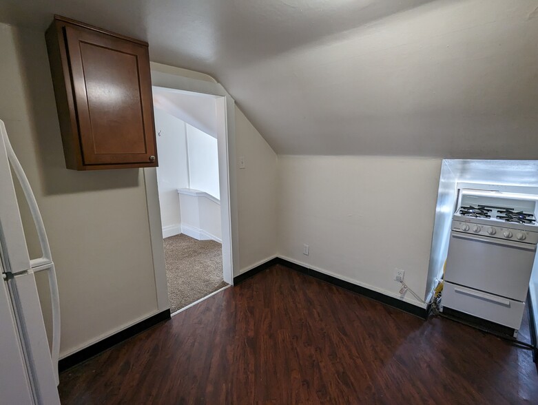 Building Photo - 608 Elmwood Ave