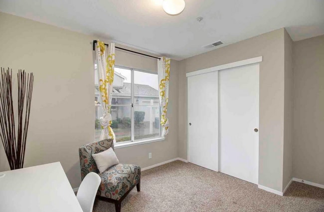 Building Photo - South Davis Charming Home