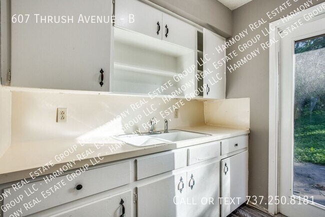 Building Photo - 607 Thrush Ave