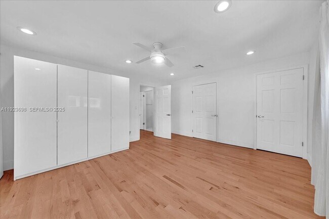 Building Photo - 348 Palm St