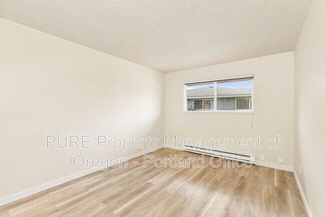 Building Photo - 2094 SE Pinelane St