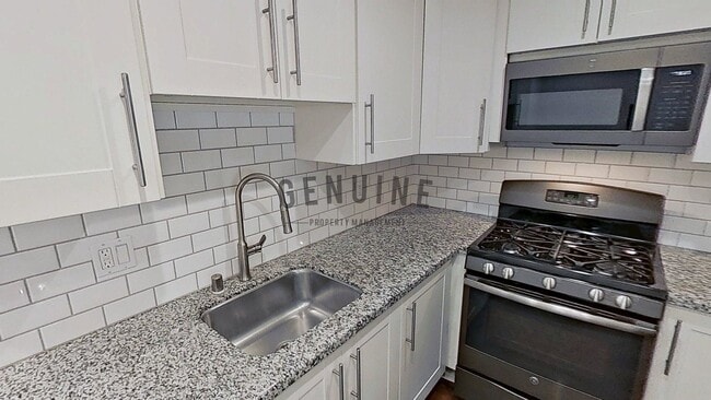 Building Photo - 1st Floor 1 Bedroom Unit in South Coast Me...