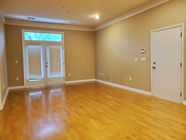 Building Photo - South End condo 1 Bedroom/1 Bath close to everything!