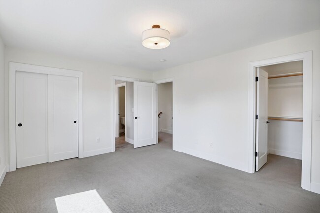 Building Photo - DESIRABLE CRESTON-KENILWORTH / CORNER LOT, LUXURY 4 BEDROOM, TWO EN-SUITES W/FULL BATHS