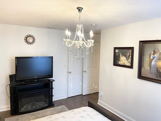 Building Photo - 35 Postman Ln