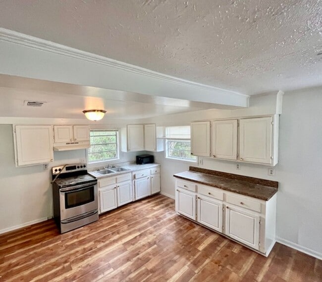 Building Photo - Moss Point 3 Bedroom