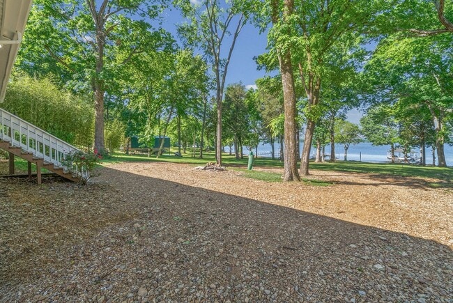 Building Photo - 315 Riverview Dr