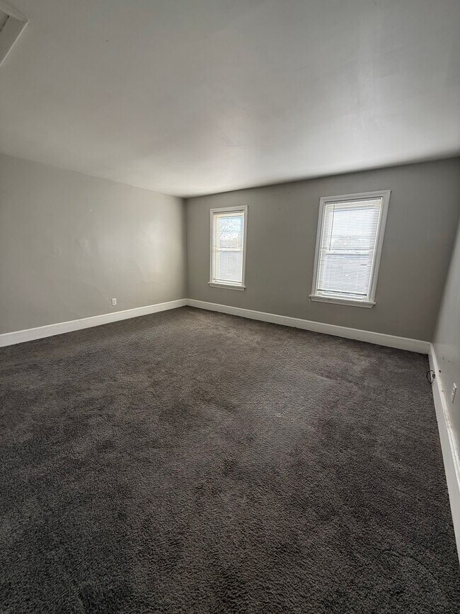 Building Photo - 3 Bed 1 Bath- Rochester PA