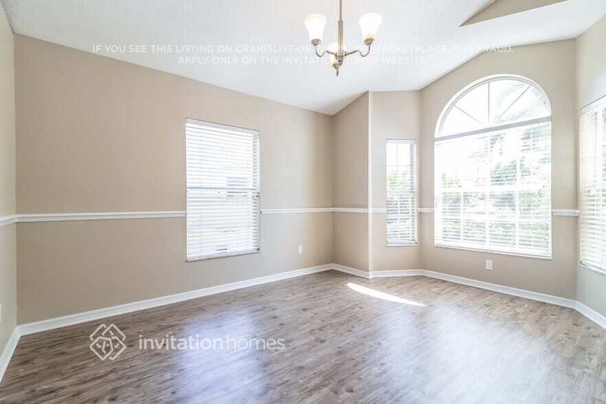 Building Photo - 228 Churchill Dr