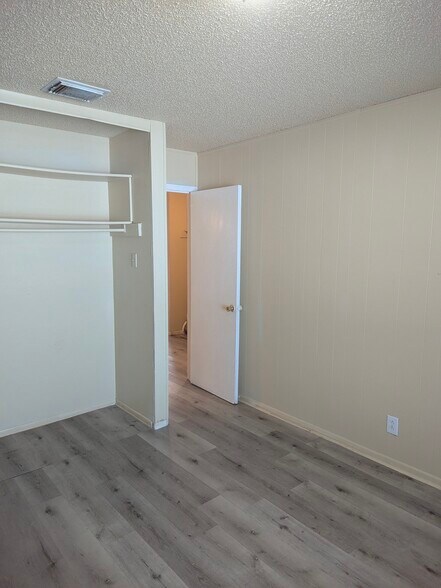 Building Photo - 1322 Bayou Dr