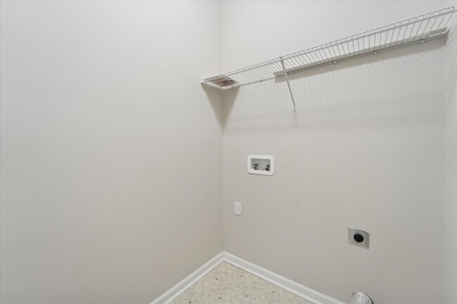 Building Photo - AVAILABLE NOW! (Pet Friendly)