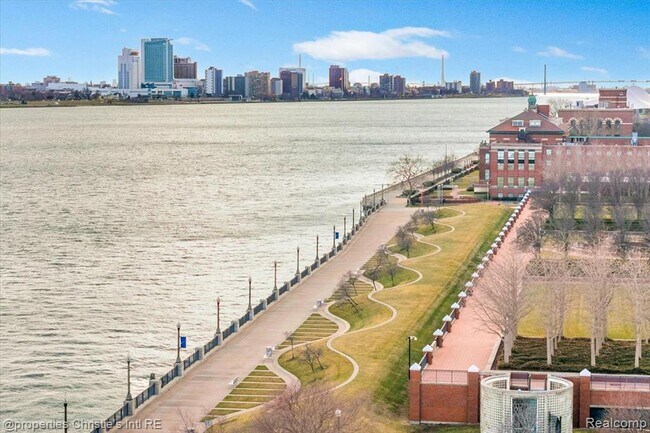 Building Photo - 250 E Harbortown Dr