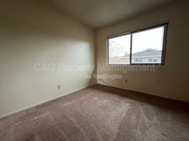 Building Photo - 1365 42nd Ave