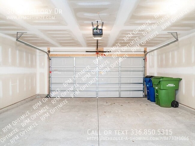 Building Photo - 3016 Mallory Dr