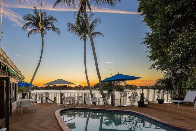 Building Photo - 25 NW 24th Ct