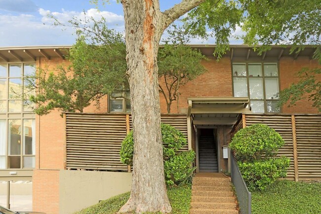 Primary Photo - 5236 Memorial Dr