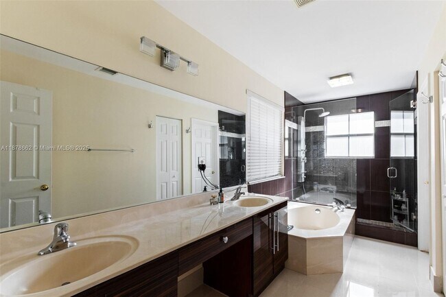 Building Photo - 15816 SW 48th Manor