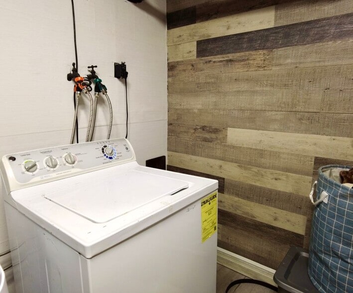 Building Photo - 80 Mauran St