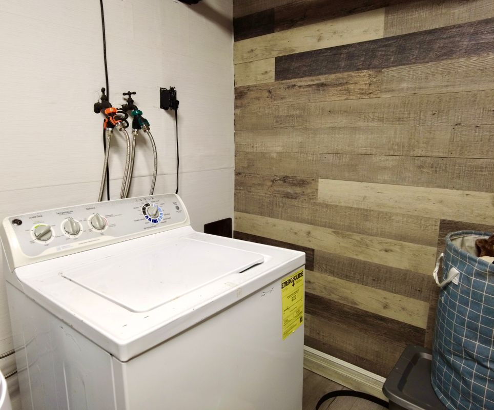 Building Photo - 80 Mauran St