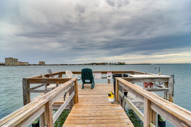 Building Photo - 6260 Palma Del Mar Blvd S