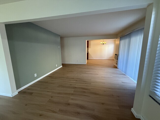 Building Photo - 975 Murrieta Blvd