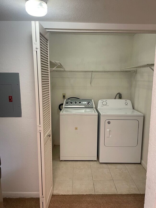 Building Photo - One bedroom condominium